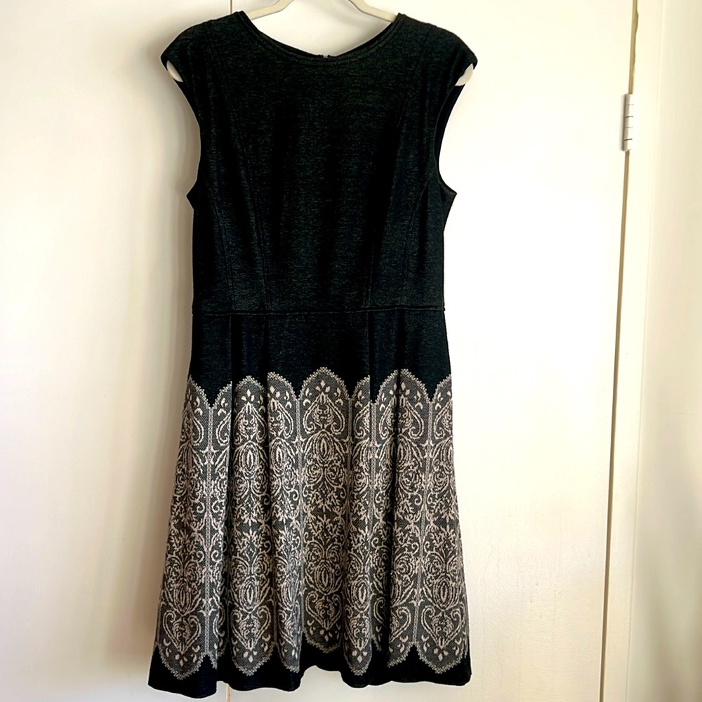 MAGGY LONDON grey midi dress printed lace cream. Size 10 (fits 8)